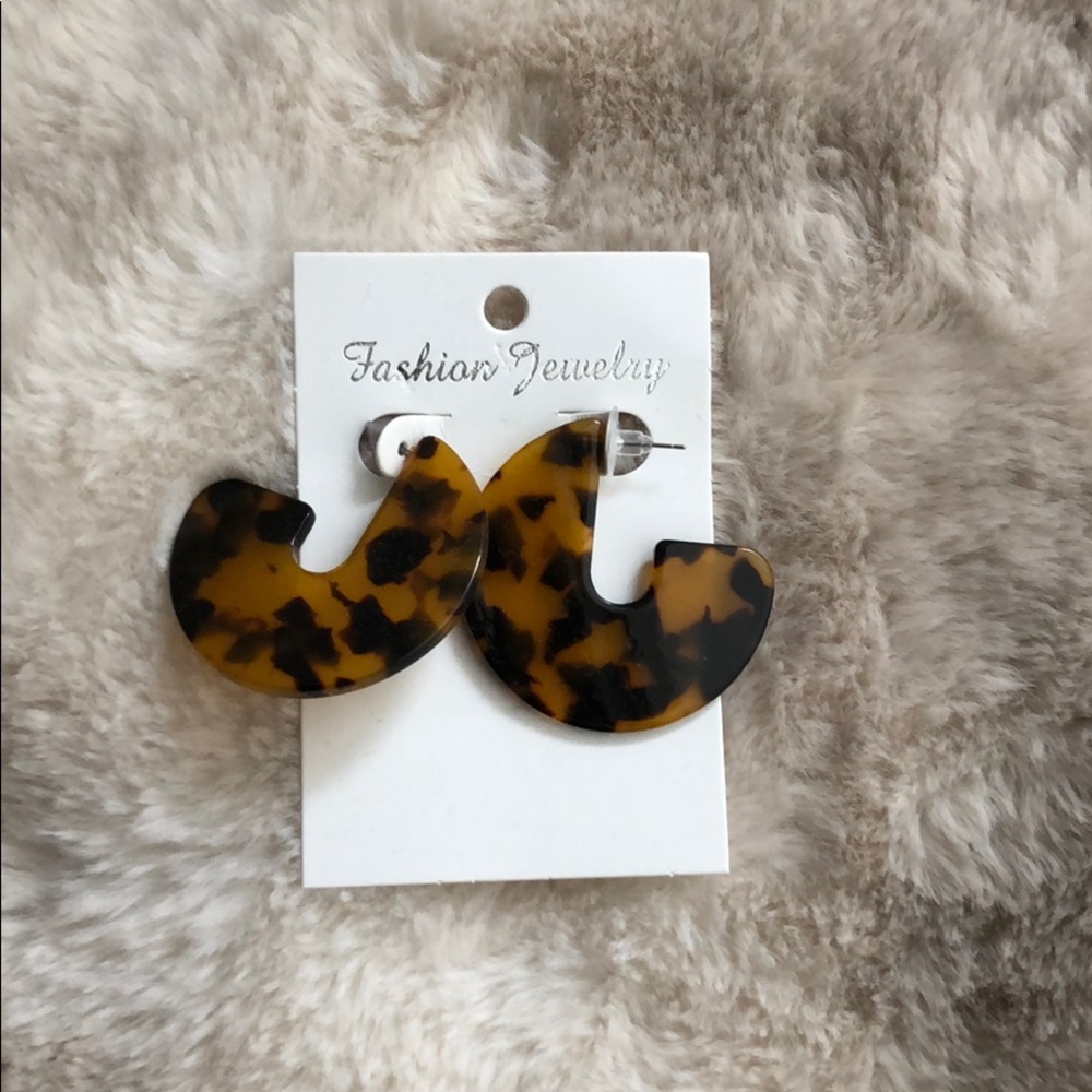 See deal! Tortoise acrylic earrings